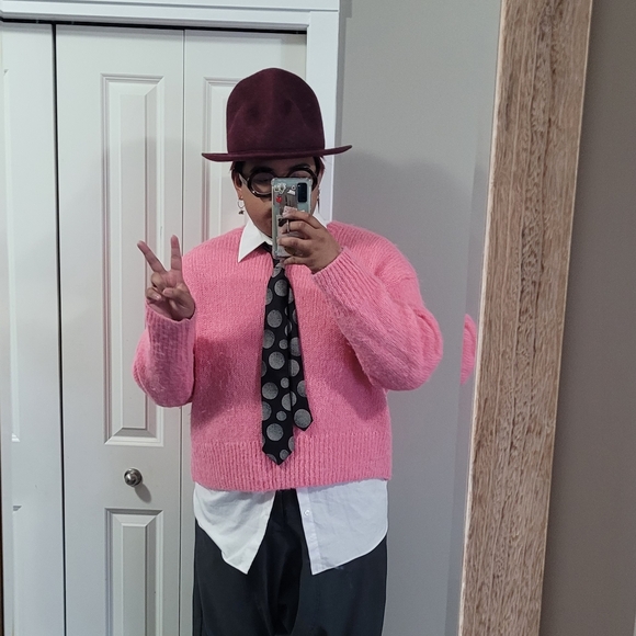 Meet your Posher, Carrel - Picture 1 of 3